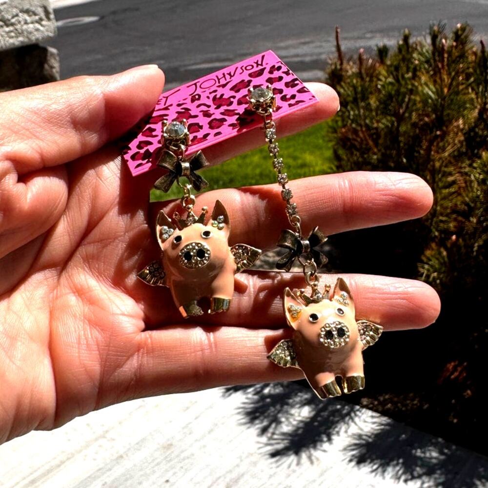 Betsey Johnson flying pig earrings pink enamel piggies w/tiny rhinestone crowns